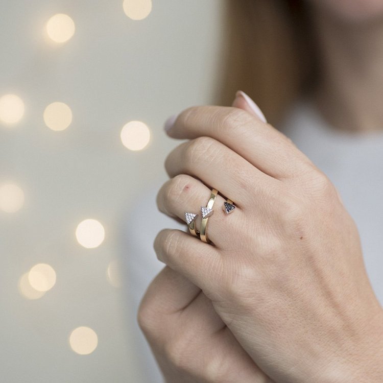 Золота каблучка з фіанітами "Стріли" к05377 від ювелірного магазину Онікс - 1