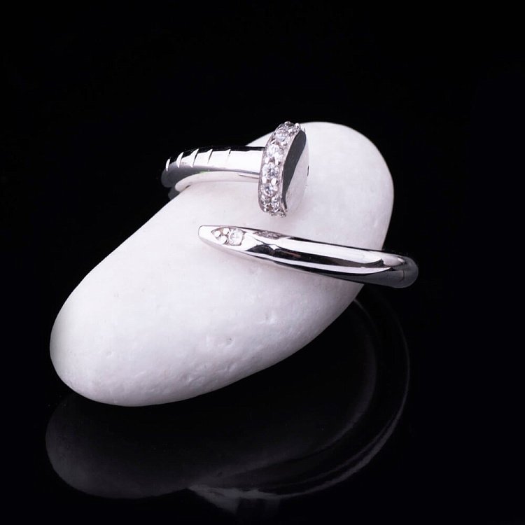 Золотое кольцо "Гвоздик" с фианитами к04056 от ювелирного магазина Оникс - 2