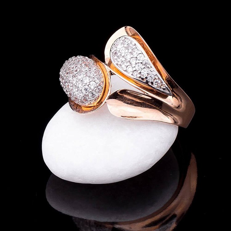 Золота каблучка з фіанітами к01804 від ювелірного магазину Онікс