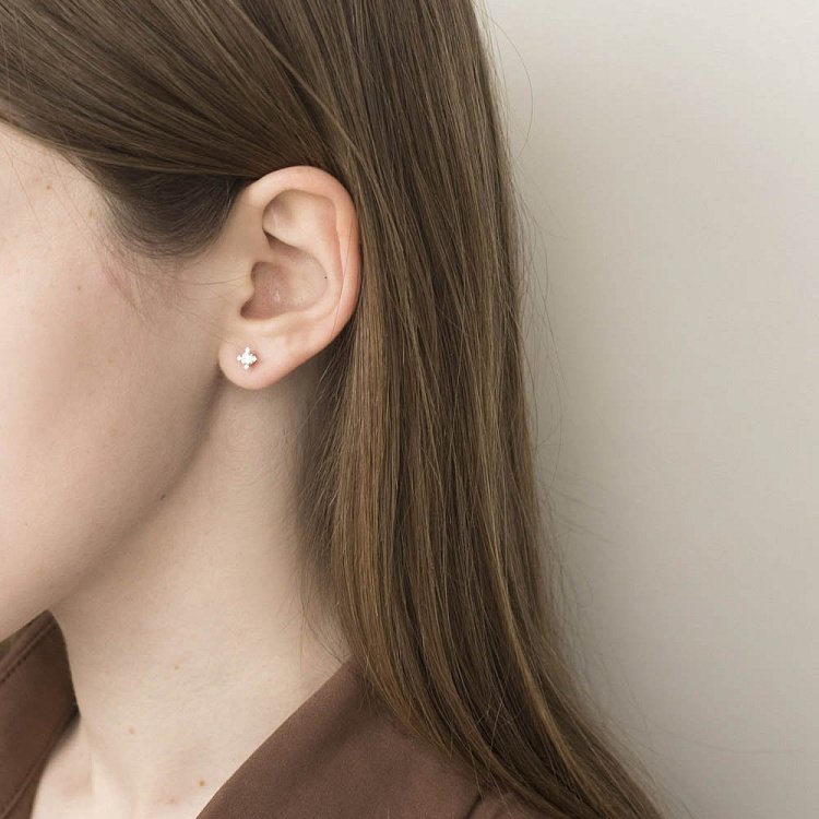 Золотые серьги-пусеты с фианитами с06151 от ювелирного магазина Оникс - 5