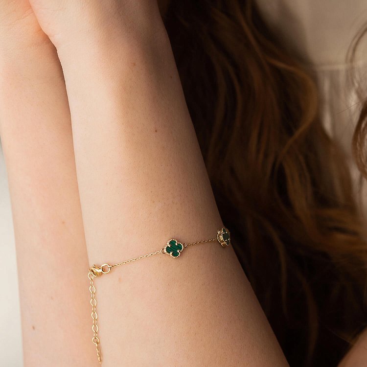 Браслет "Конюшина" з малахітом mini (жовте золото) б05251 від ювелірного магазину Онікс - 6