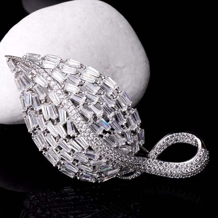 Срібна шпилька з фіанітами 16078 від ювелірного магазину Онікс - 1