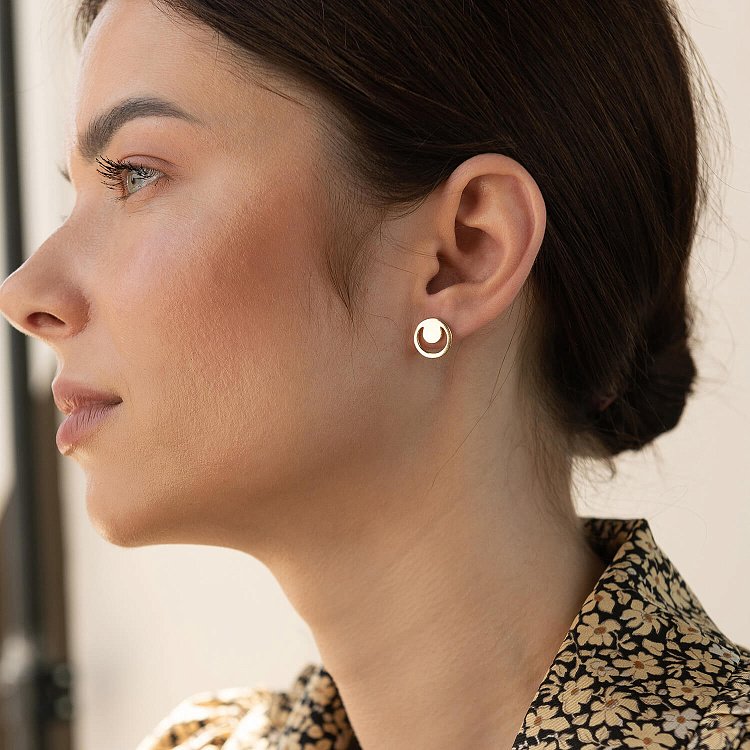 Сережки - пусети "Щирість" в жовтому золоті с06996 від ювелірного магазину Онікс - 2