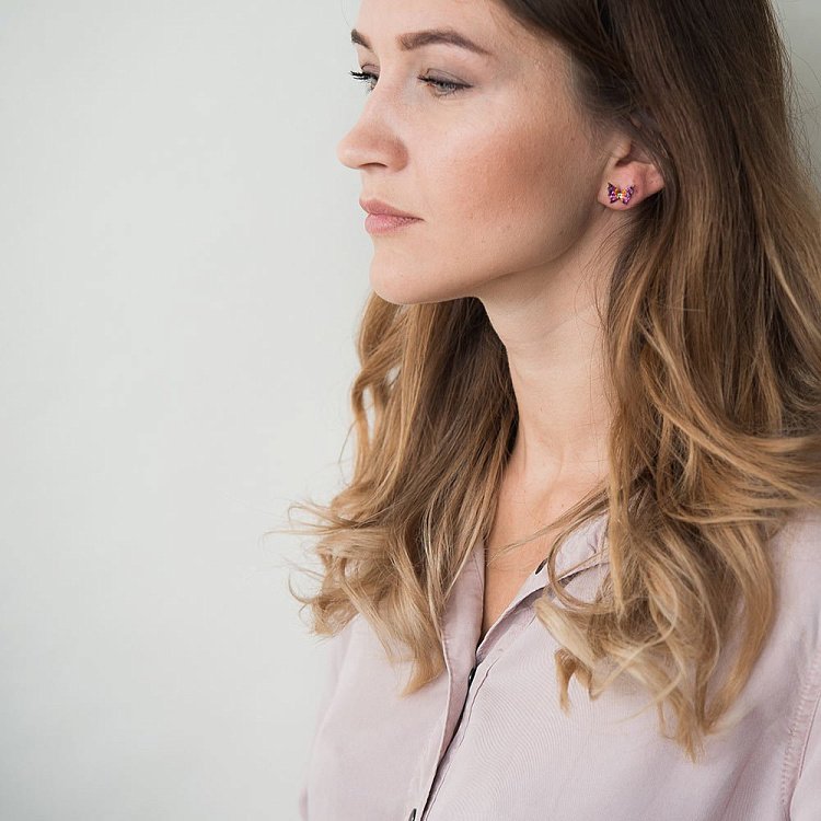 Серебряные серьги бабочки с цветными фианитами 122040 от ювелирного магазина Оникс - 3