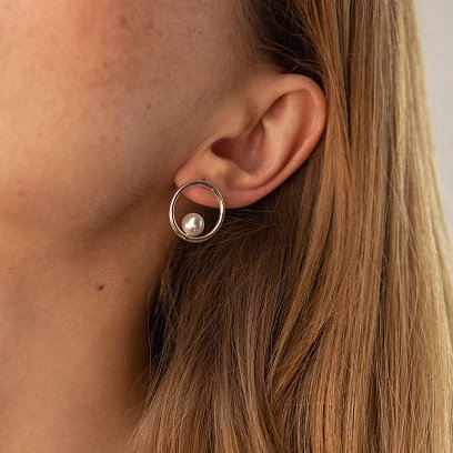 Срібні сережки-пусети "Кругообіг" з перлами 122551 №4