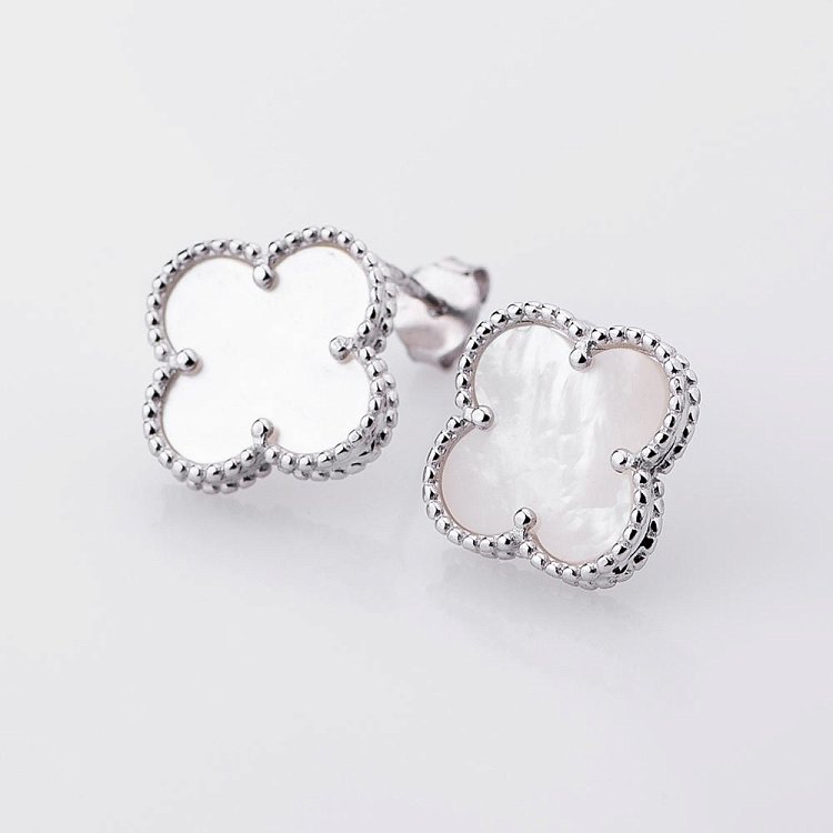 Сережки з перламутром (родій) "Конюшина" 121541 від ювелірного магазину Онікс - 3