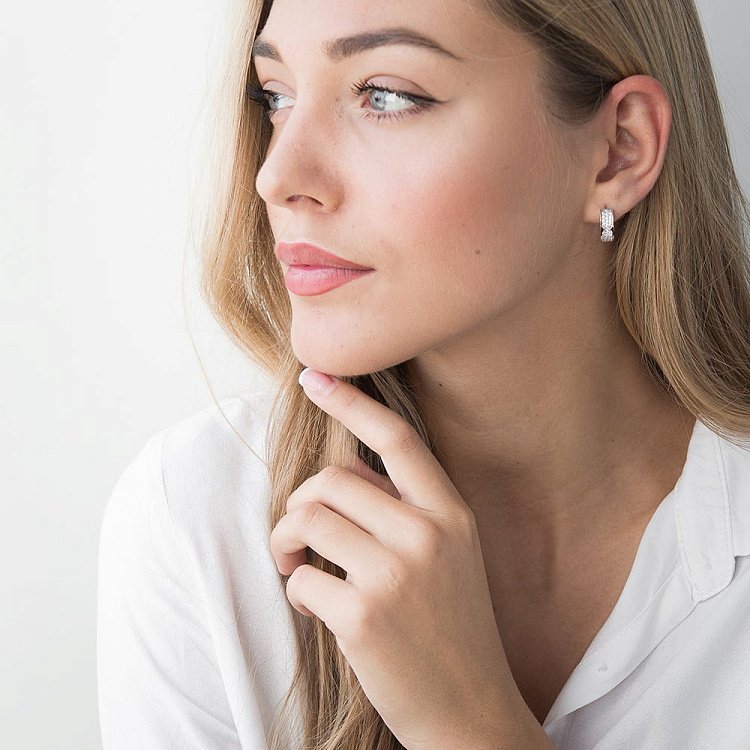 Золоті сережки з фіанітами с05697 - 2 Золоті сережки з фіанітами с05697 від ювелірного магазину Онікс - 2