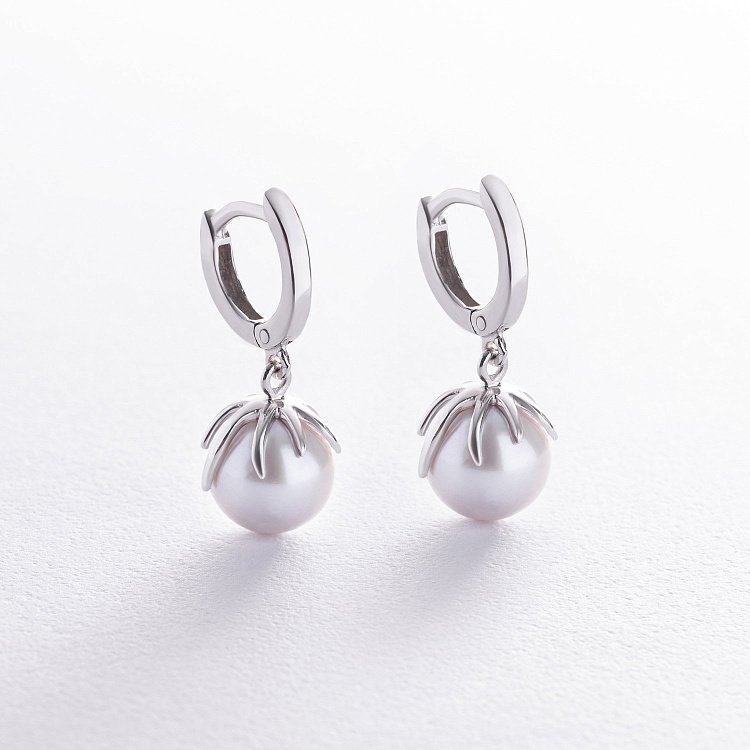 Сережки в білому золоті (культ. прісн. перли) с08585 від ювелірного магазину Онікс