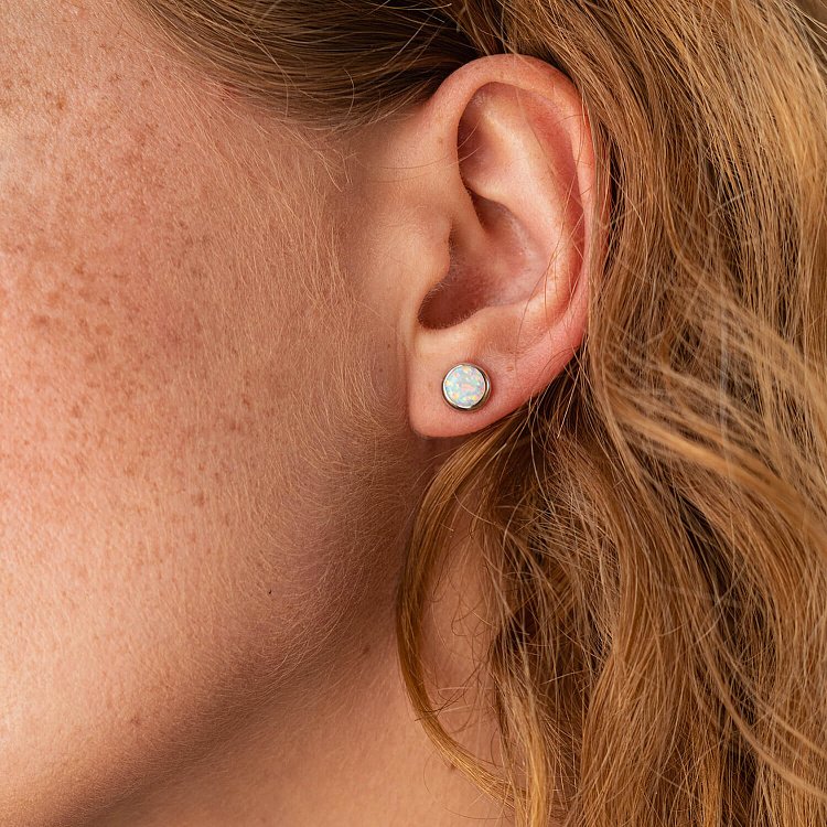 Золотые серьги-пусеты "Сияние" (синт. опал) 7 мм с05473 от ювелирного магазина Оникс - 3