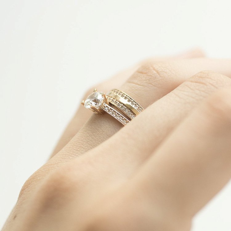 Золотое помолвочное кольцо с фианитами к05795 от ювелирного магазина Оникс - 4