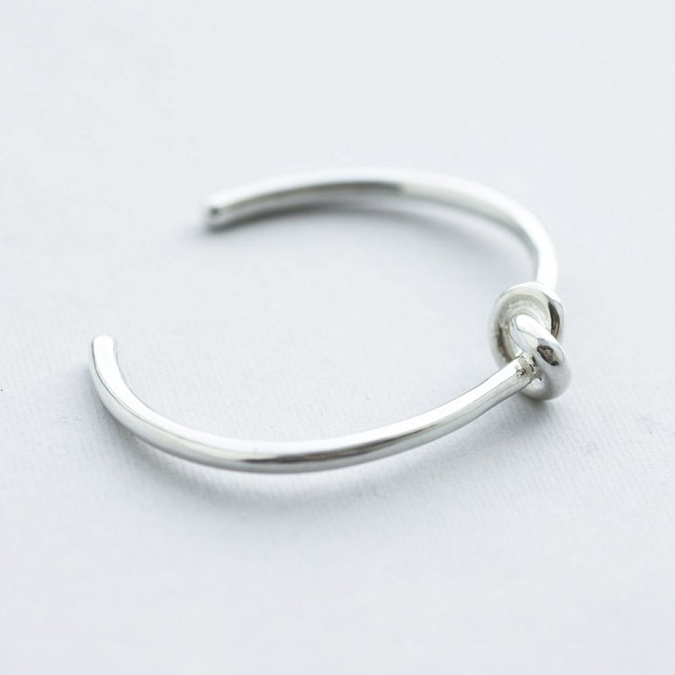 Серебряный браслет ручной работы "Узелок" 141328 от ювелирного магазина Оникс