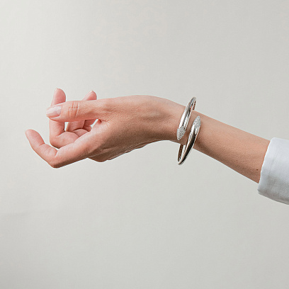 Жорсткий браслет "Rosemarie" у білому золоті (фіаніти) б05605 №4