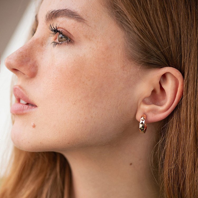 Серьги - кольца "Louise" в красном золоте с09018 от ювелирного магазина Оникс - 1