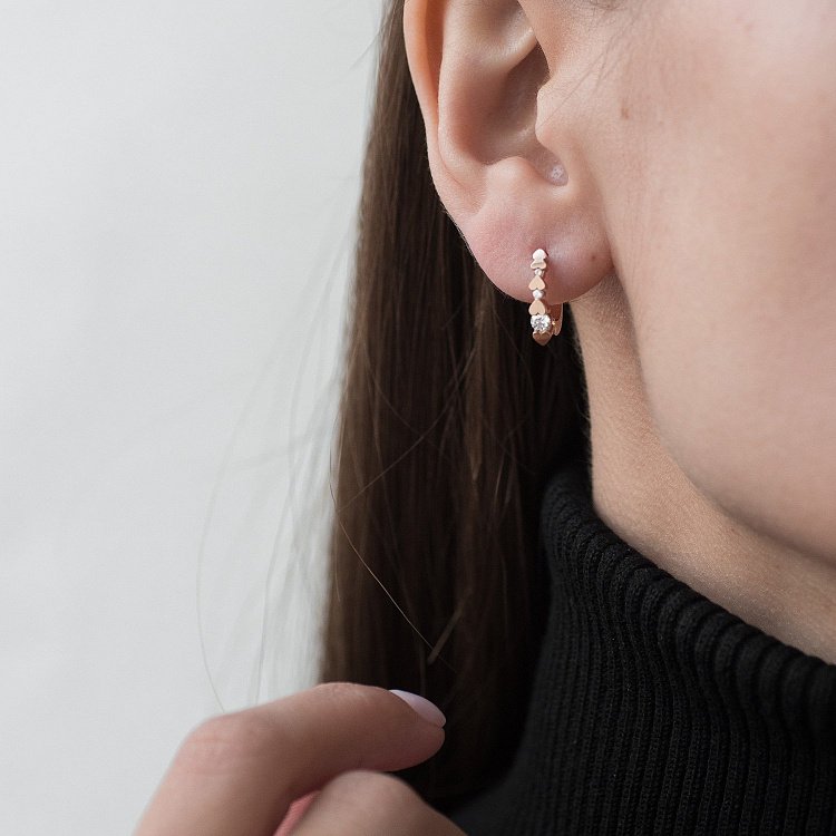 Золоті сережки Сердечка з фіанітами с06587 від ювелірного магазину Онікс - 1