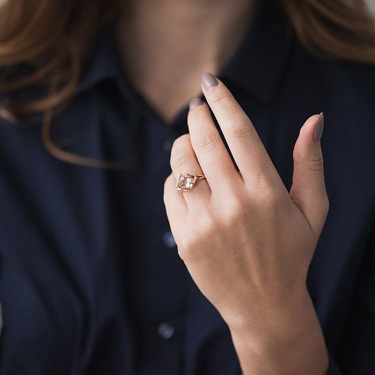 Золота каблучка з аметистом і фіанітами 14032380 від ювелірного магазину Онікс - 6