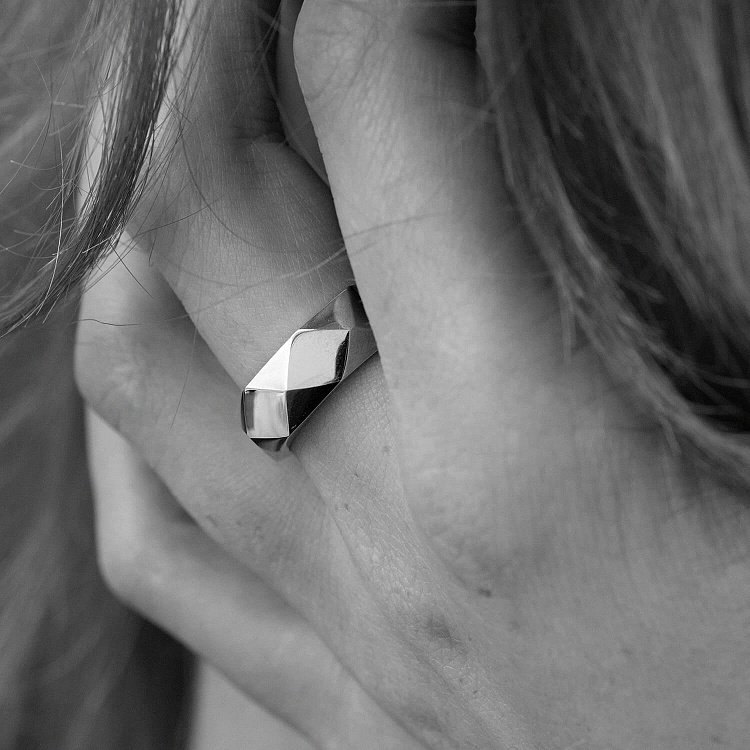 Кольцо "Совершенство" в белом золоте к07996 от ювелирного магазина Оникс - 7