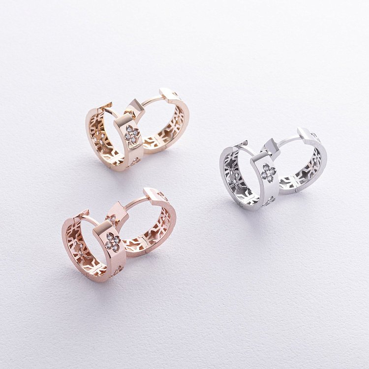 Сережки - кільця "Конюшина" в білому золоті (фіаніти) с08889 від ювелірного магазину Онікс - 2