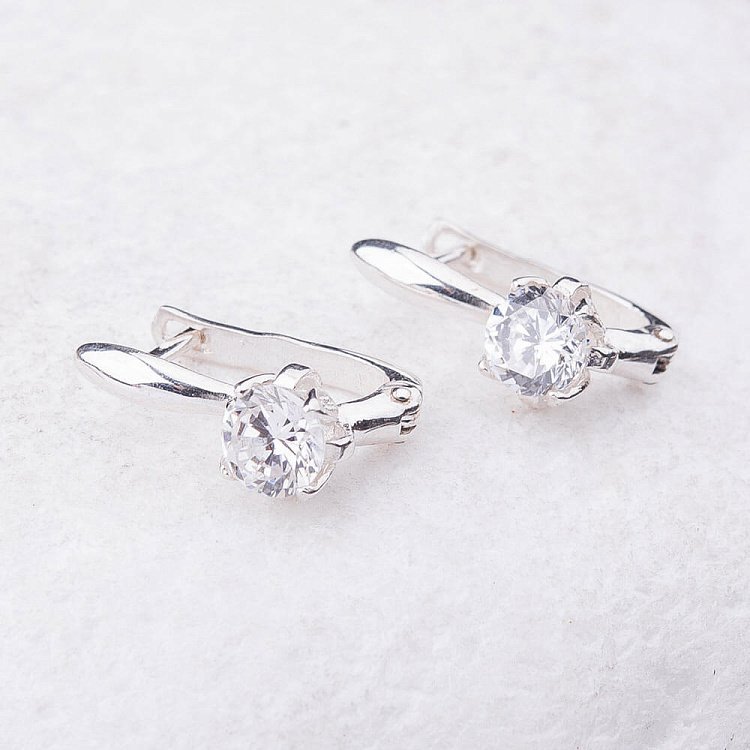 Серебряные серьги с фианитами 121270 - 1 Серебряные серьги с фианитами 121270 от ювелирного магазина Оникс - 1