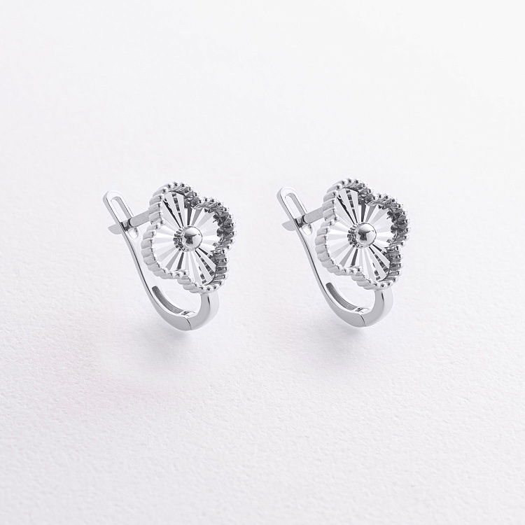 Серьги "Клевер" в белом золоте с08990 от ювелирного магазина Оникс