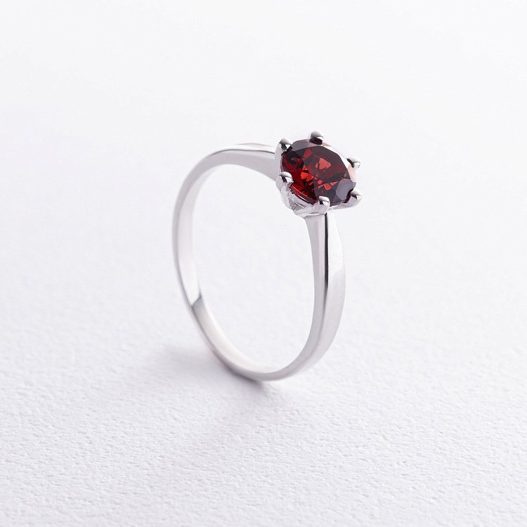 Серебряное кольцо с пиропом GS-01-017-41 от ювелирного магазина Оникс