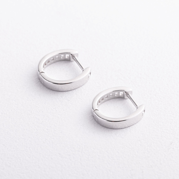 Срібні сережки - кільця з фіанітами 123558 від ювелірного магазину Онікс - 1