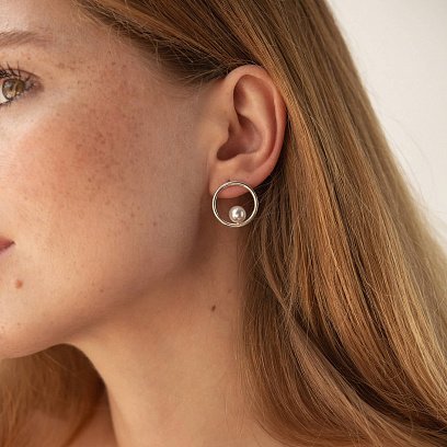 Срібні сережки-пусети "Кругообіг" з перлами 122551 №3