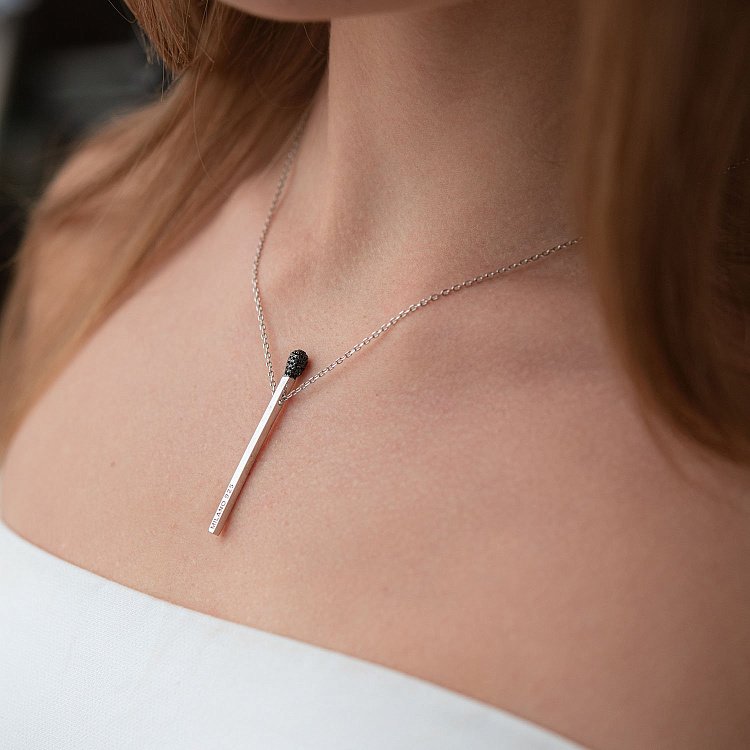 Серебряное колье "Спичка" (черные фианиты) 181100 от ювелирного магазина Оникс - 1