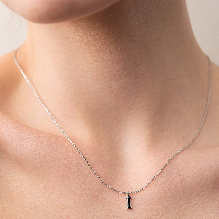 Серебряное колье с буквой І 18621ч от ювелирного магазина Оникс - 1