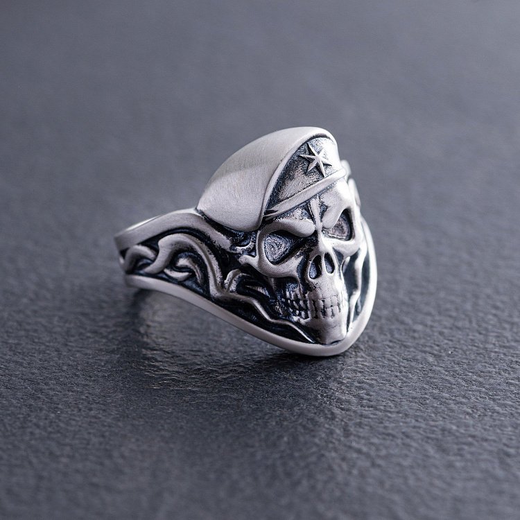 Чоловічий срібний перстень "Череп" 282 від ювелірного магазину Онікс