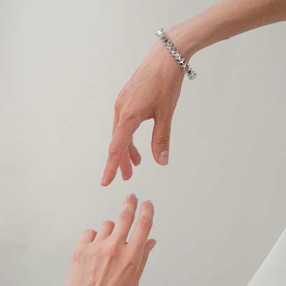 Жорсткий браслет "Clara" у білому золоті б05606 №3