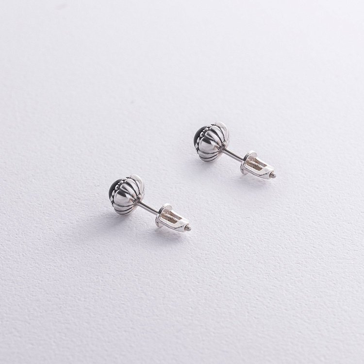 Серебряные серьги - пусеты с ониксом 122083 от ювелирного магазина Оникс - 2