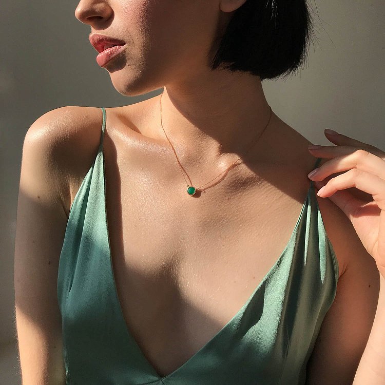 Золоте кольє з оніксом кол01416 від ювелірного магазину Онікс