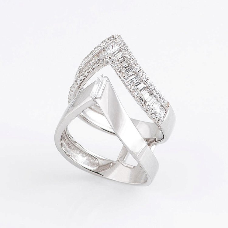 Срібний перстень з фіанітами 111878 від ювелірного магазину Онікс