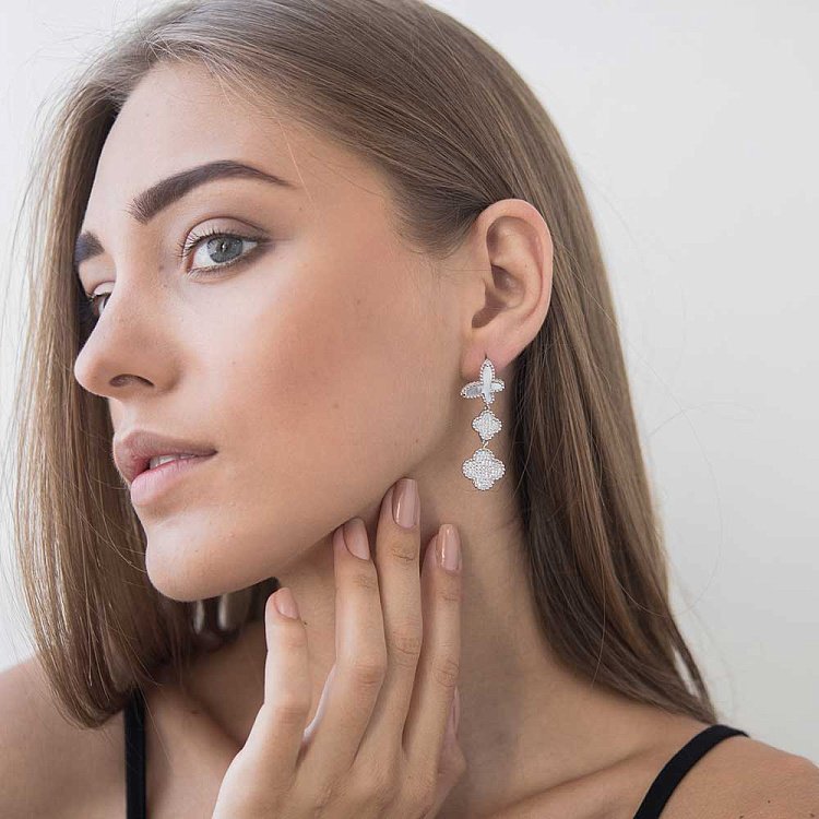 Серебряные серьги "Бабочки и клевер" с перламутром и фианитами 121735 от ювелирного магазина Оникс - 3