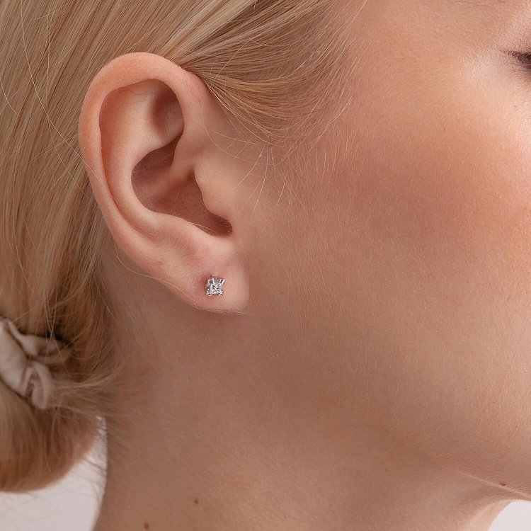 Золоті сережки - пусети з діамантами 34961121 від ювелірного магазину Онікс - 1