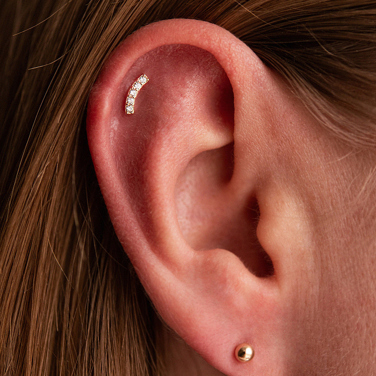 Одиночна золота сережка для хелікса (фіаніти) 1714ч від ювелірного магазину Онікс - 1