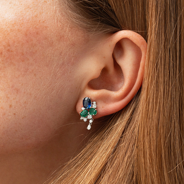 Золотые серьги - пусеты с бриллиантами, изумрудами и сапфирами сб0592nl от ювелирного магазина Оникс - 1