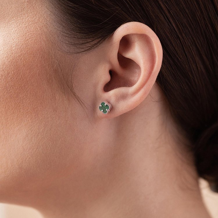 Cерьги - пусеты "Клевер" с малахитом mini (белое золото) с08412 от ювелирного магазина Оникс - 4