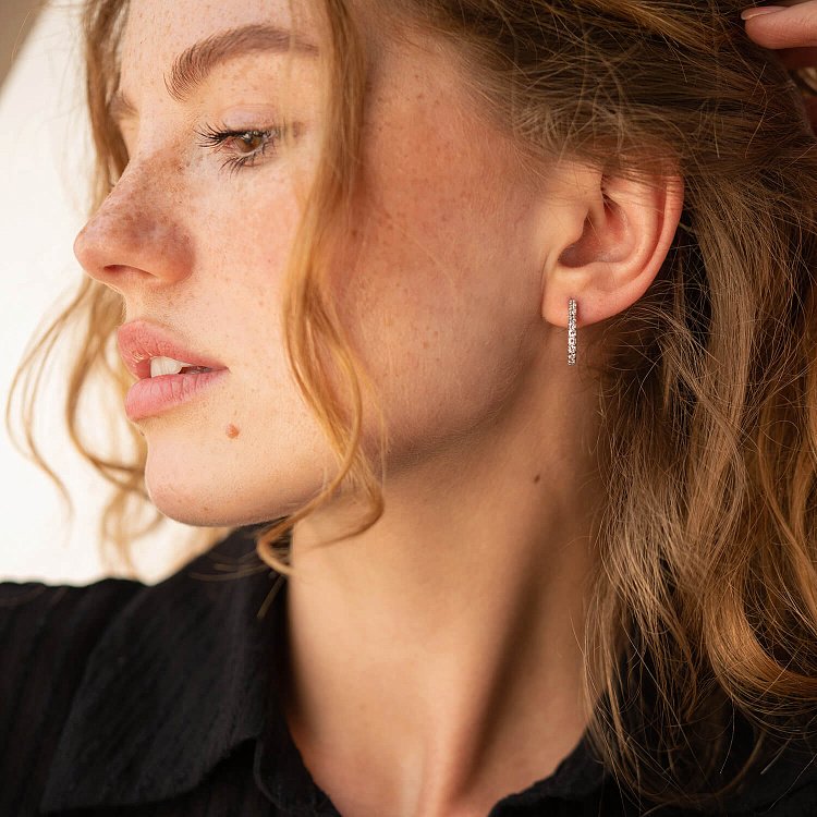 Серебряные серьги "Сердечки" с фианитами OR111550 от ювелирного магазина Оникс - 4