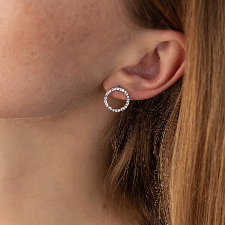 Серебряные серьги - пусеты "Круговорот" (белые фианиты) 064510б от ювелирного магазина Оникс