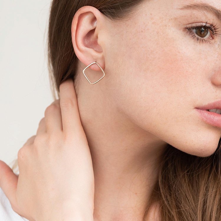 Золоті сережки - пусети "Ромб" с06967 від ювелірного магазину Онікс