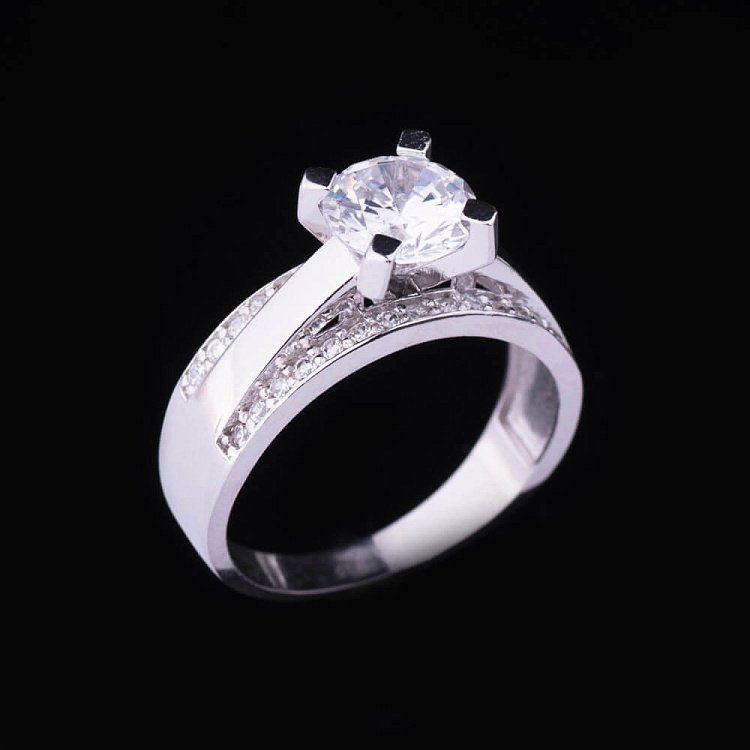 Заручальна каблучка з фіанітами (родій) 111601 від ювелірного магазину Онікс