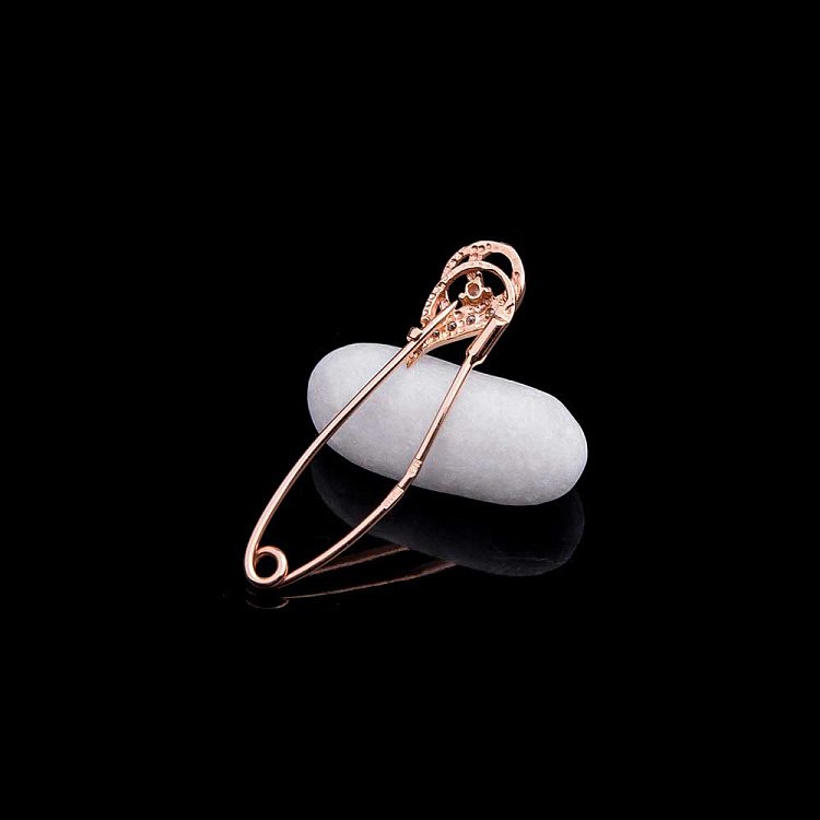 Золотая булавка с фианитами зак00127 от ювелирного магазина Оникс - 2