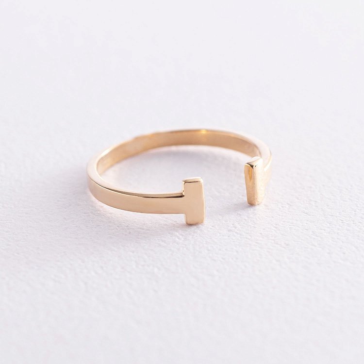 Золотое кольцо "Т" к04818 от ювелирного магазина Оникс