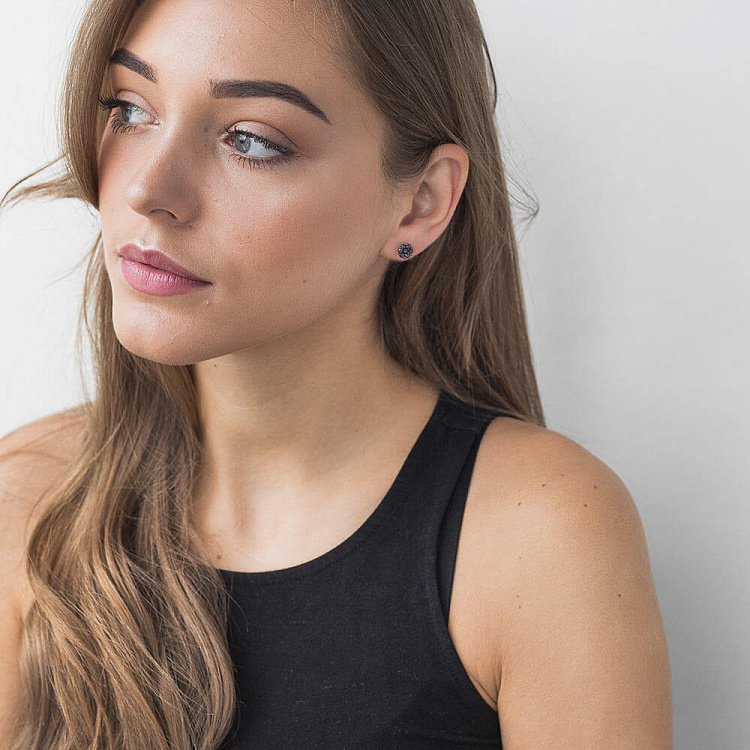 Золоті сережки-пусети з чорними діамантами сб0079ca від ювелірного магазину Онікс - 1