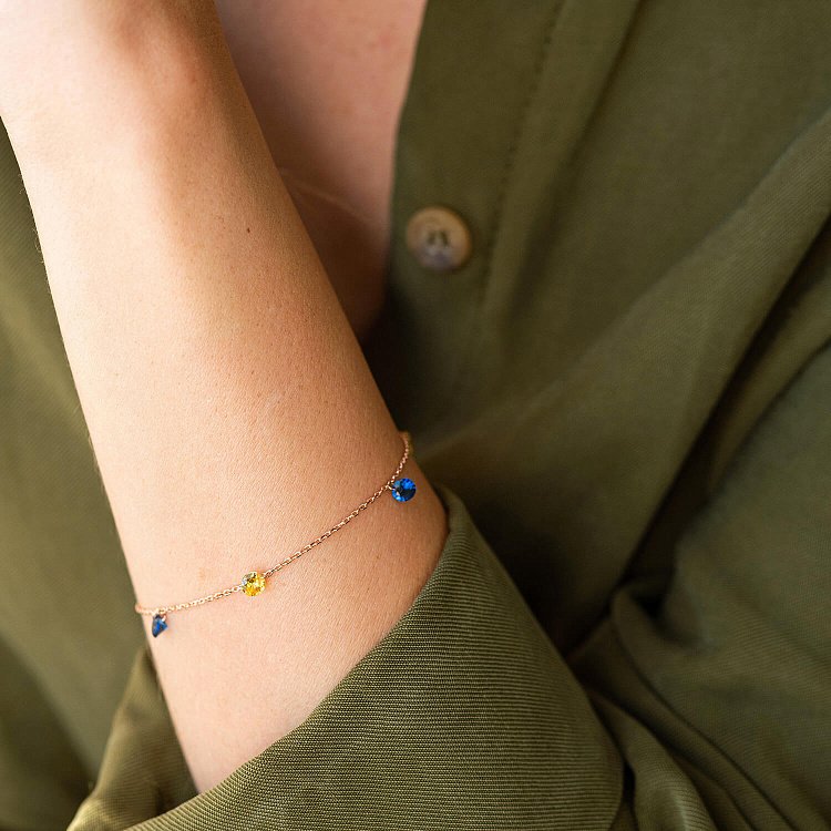 Золотий браслет "Українка" (сині та жовті фіаніти) б05144 від ювелірного магазину Онікс - 1