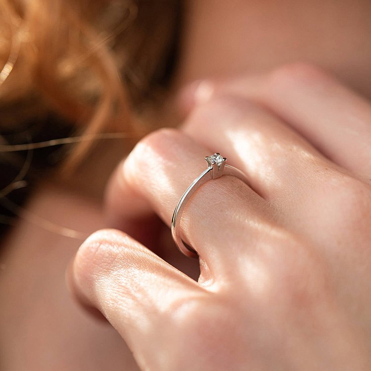 Помолвочное золотое кольцо с бриллиантом 24421121 от ювелирного магазина Оникс - 3