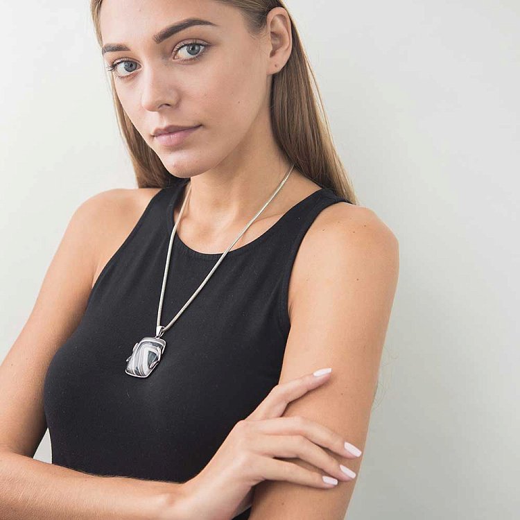 Підвіска з агатом с255п31 Підвіска з агатом с255п31 від ювелірного магазину Онікс