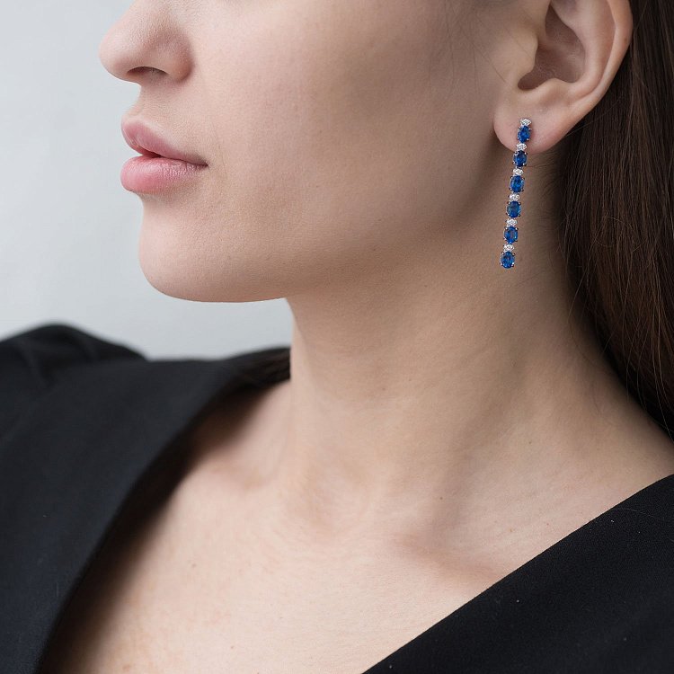 Висячі сережки з діамантами і сапфірами з білого золота сб0299ca від ювелірного магазину Онікс - 1