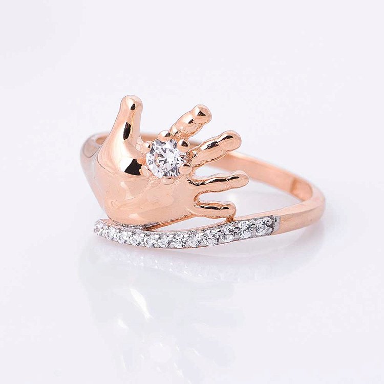 Золотое кольцо "Ручка младенца" с фианитами к04722 от ювелирного магазина Оникс - 1